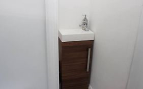 Newly Refurbished 3 Bed 2.5 Bath House In Staines